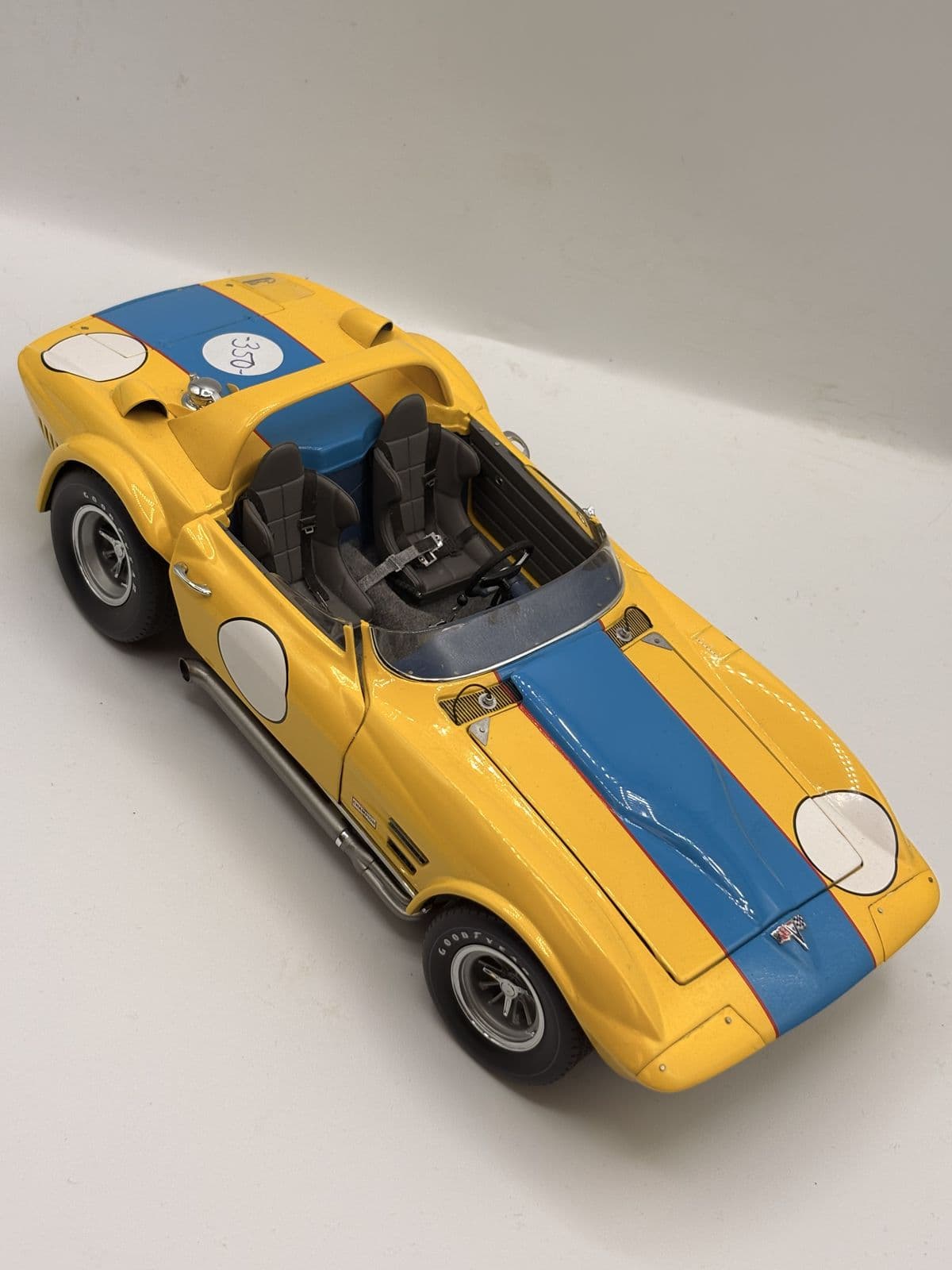 Corvette Grand Sport — Racing Legends 1:18 – 1:18 diecast, boxed – view 4