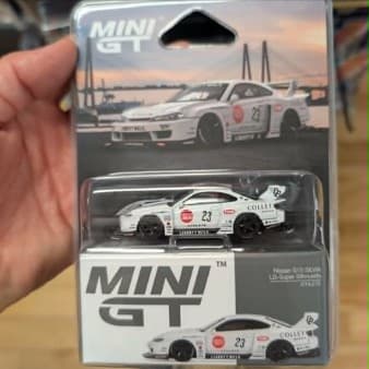 Nissan Skyline GT-R (R34) LB-ER – Mini GT 1:64 diecast, carded