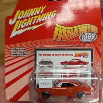 1969 Dodge Coronet Super Bee – Johnny Lightning 1:64 diecast, carded